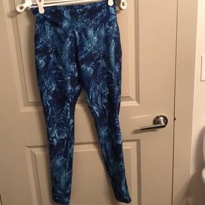 Blue/white patterned leggings